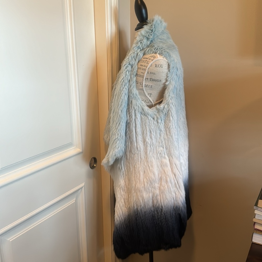 Elizabeth James Ombré Rabbit Vest Size Medium - Picture 2 of 3